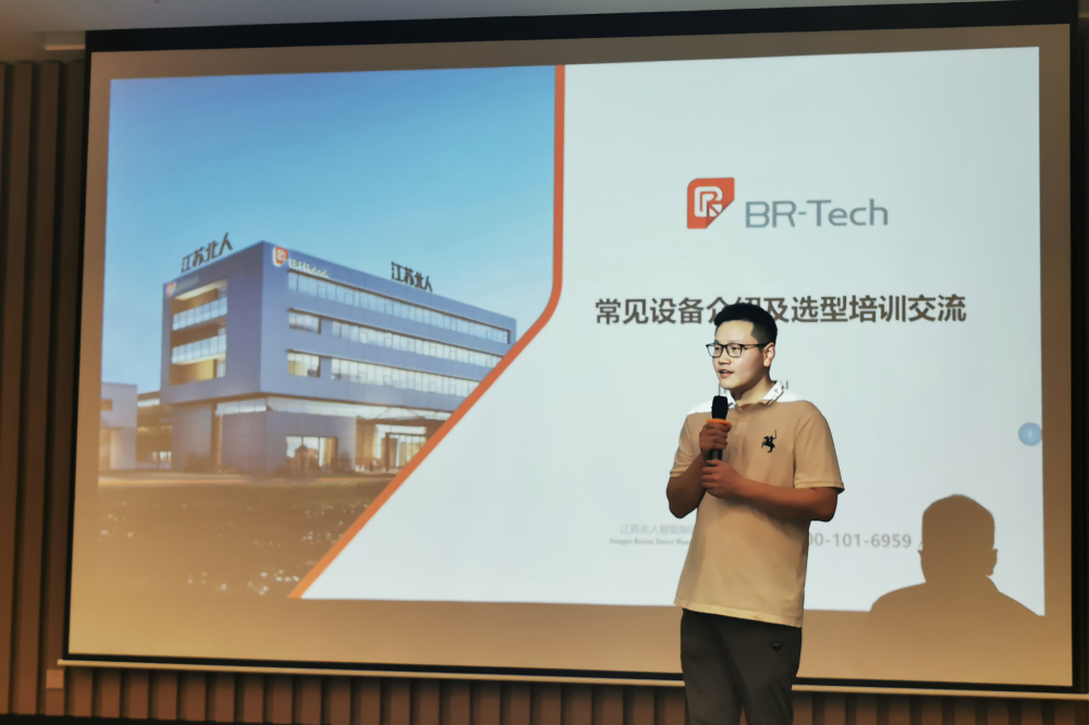 万事娱乐一起奔赴山海，领跑未来！
