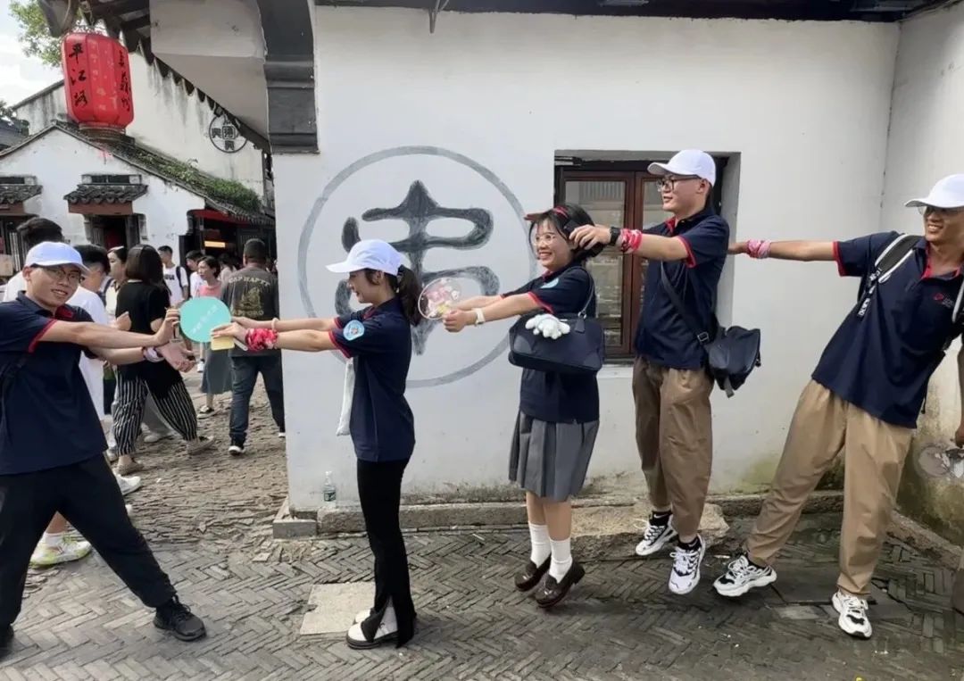 万事娱乐一起奔赴山海，领跑未来！
