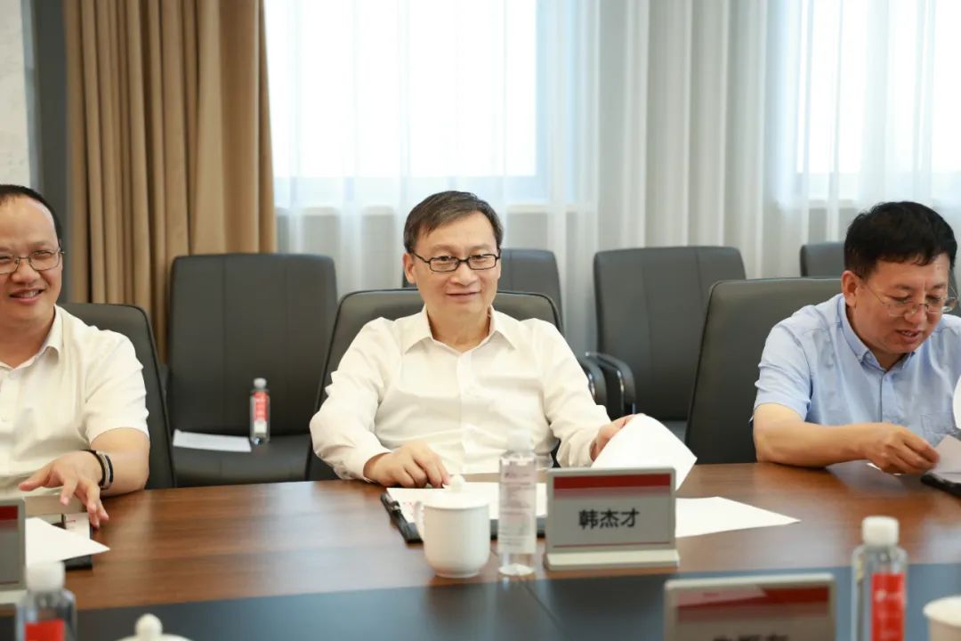 中国科学院院士、哈尔滨工业大学校长韩杰才一行莅临万事娱乐考察指导